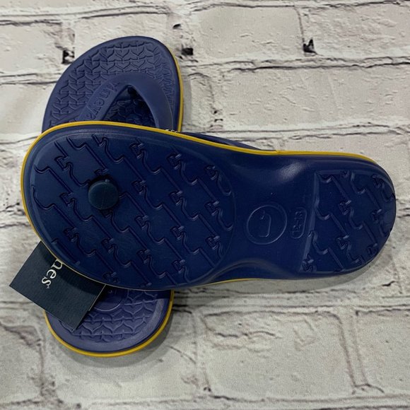 New Boys Vineyard Vines Tech Flip Flops Blue - Picture 2 of 3